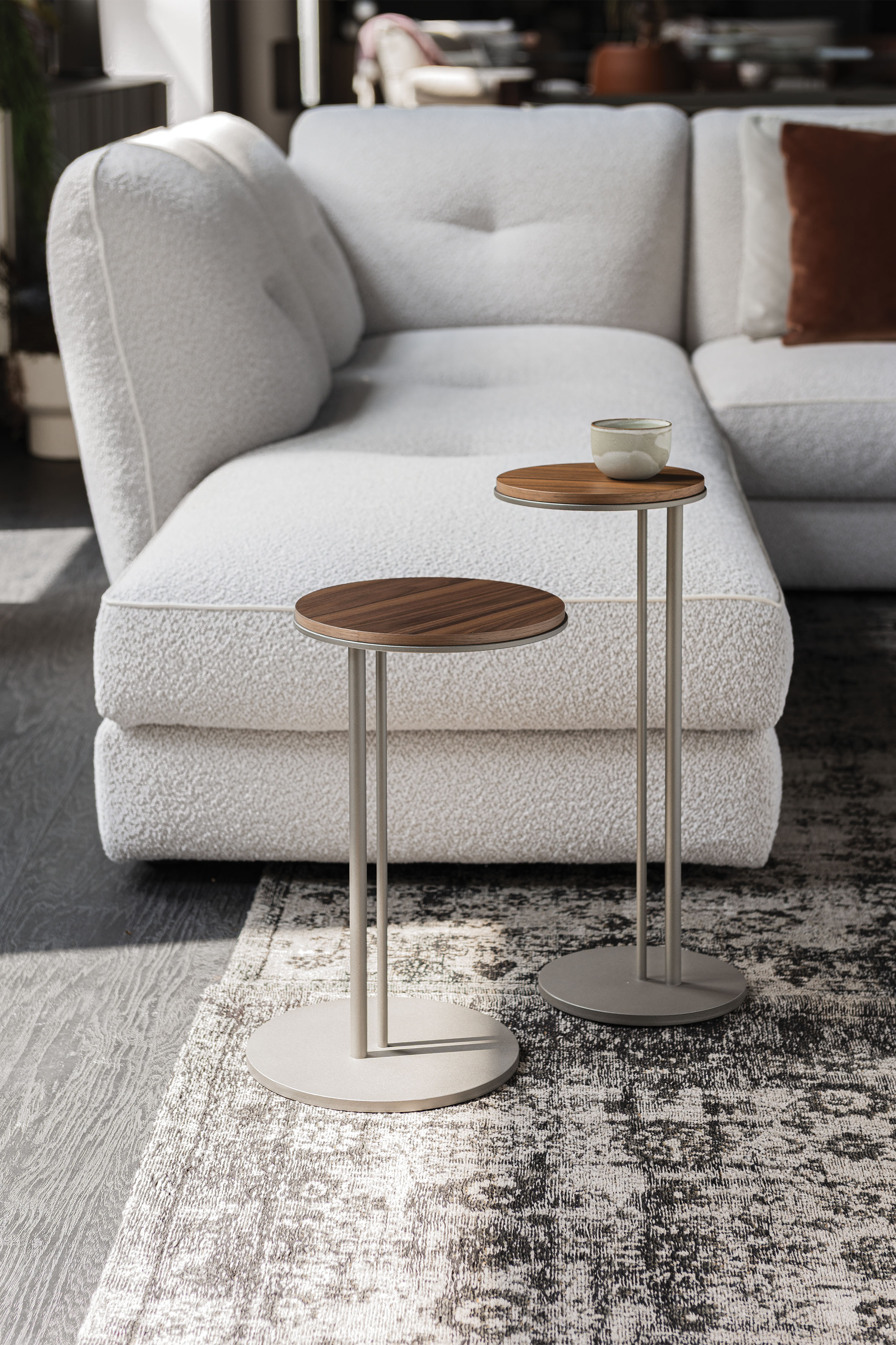 カッテランイタリア　スティング　テーブル STING SIDE TABLE By Cattelan Italia - Modern Side Table